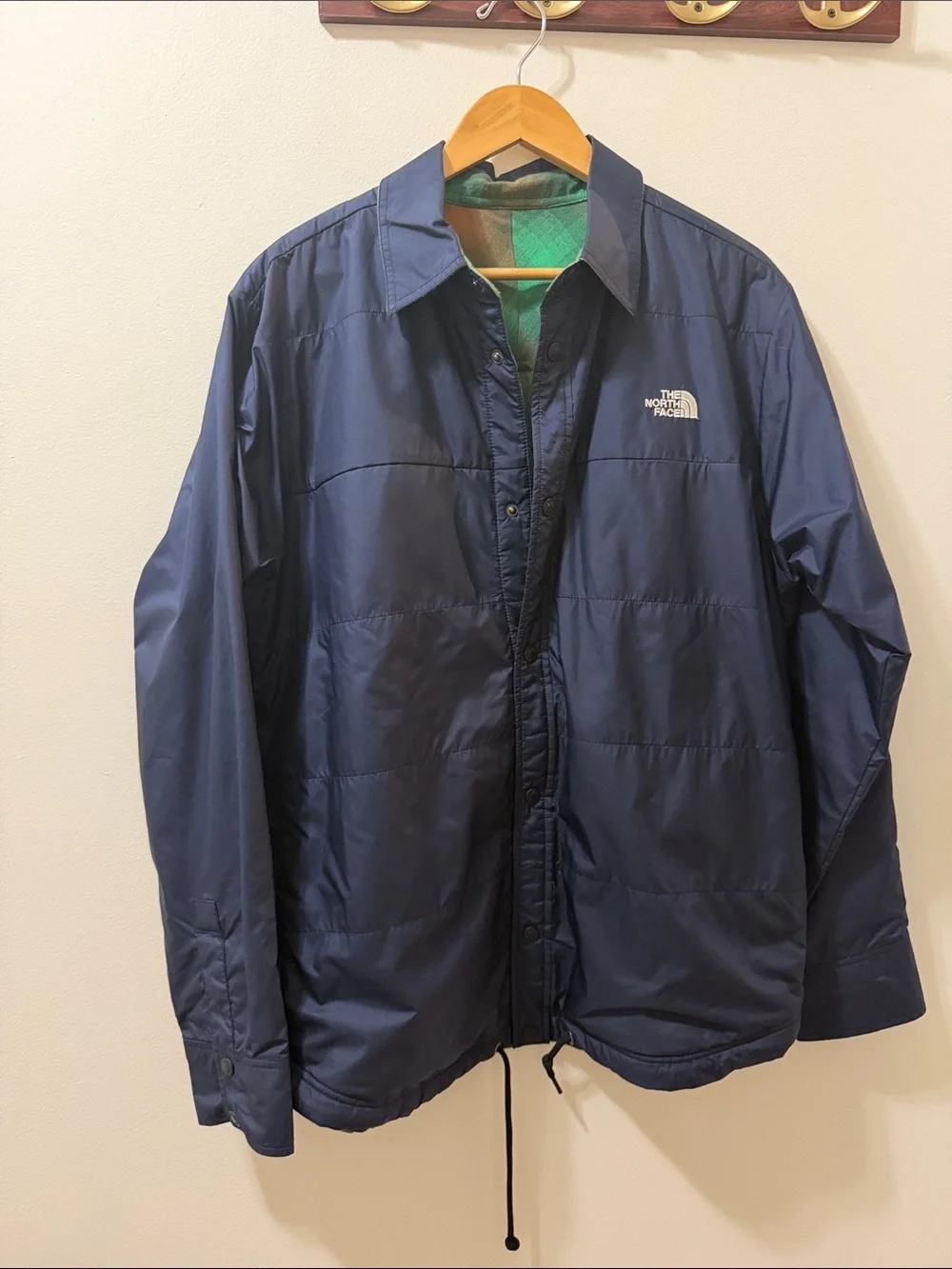The North Face Men’s Navy Windbreaker Coach Jacket with Green Trim rever Size L